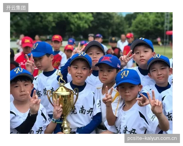 逆境中的坚韧表现是球队团结与战斗精神的最佳体现,领袖球员作用功不可没。 逆境中的坚韧表现是球队团结与战斗精神的最佳体现,领袖球员作用功不可没。